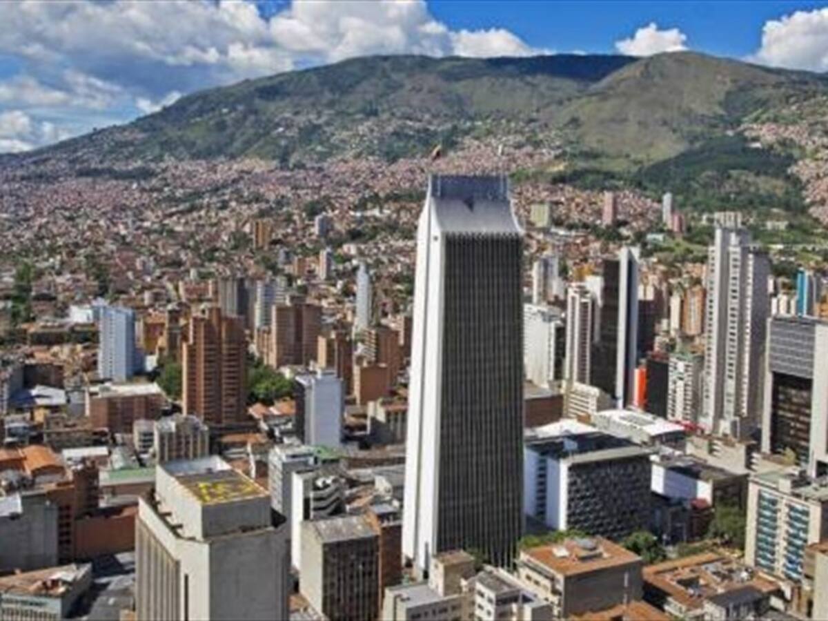 Edificio de Medellín fue evacuado como prevención de fallas estructurales