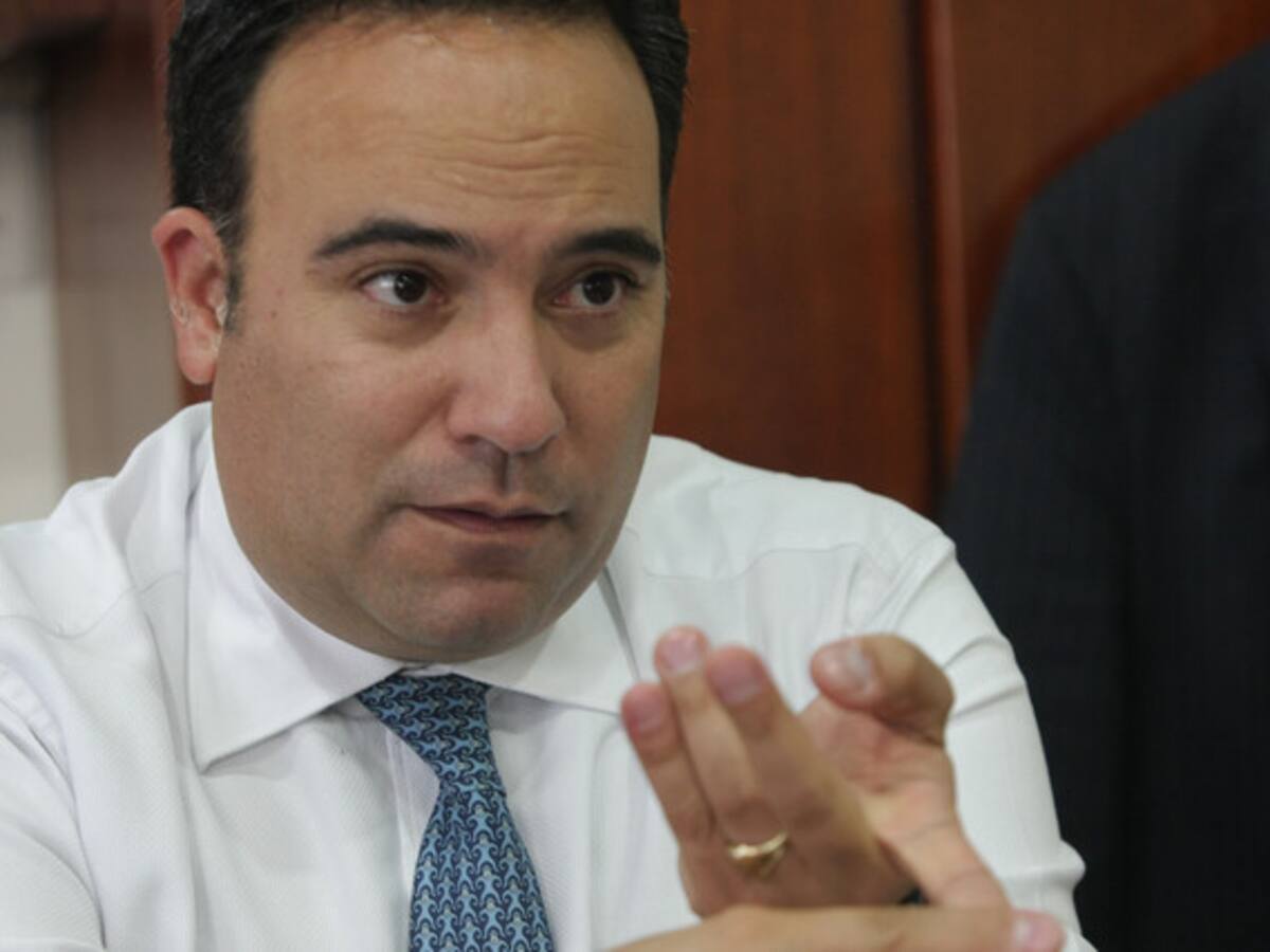 Embajador de Colombia en España presentó su renuncia