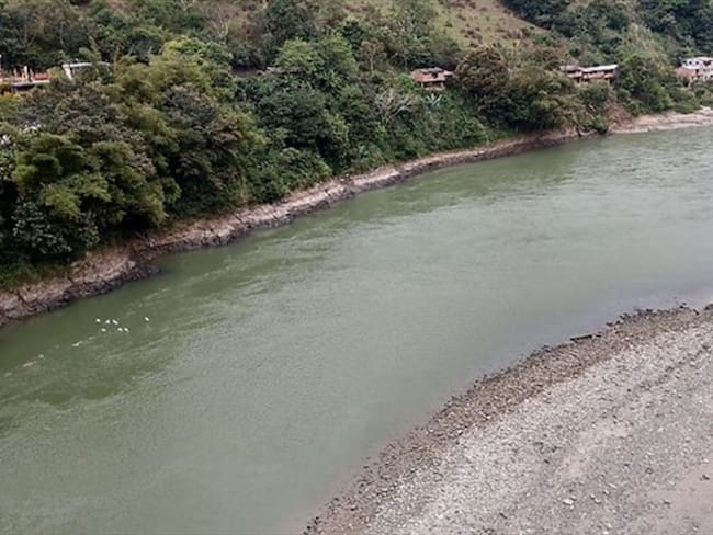 Así lucía el río Cauca la tarde de este martes 5 de febrero de 2019 a la altura de Puerto Valdivia, Antioquia. Foto: Colprensa