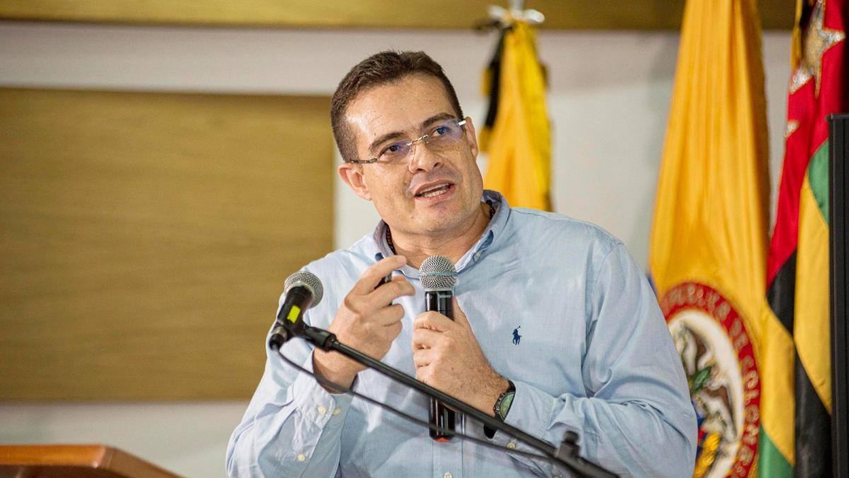 Prueba: consejero presidencial, Álvaro González, sí salió del ICBF por presunta corrupción