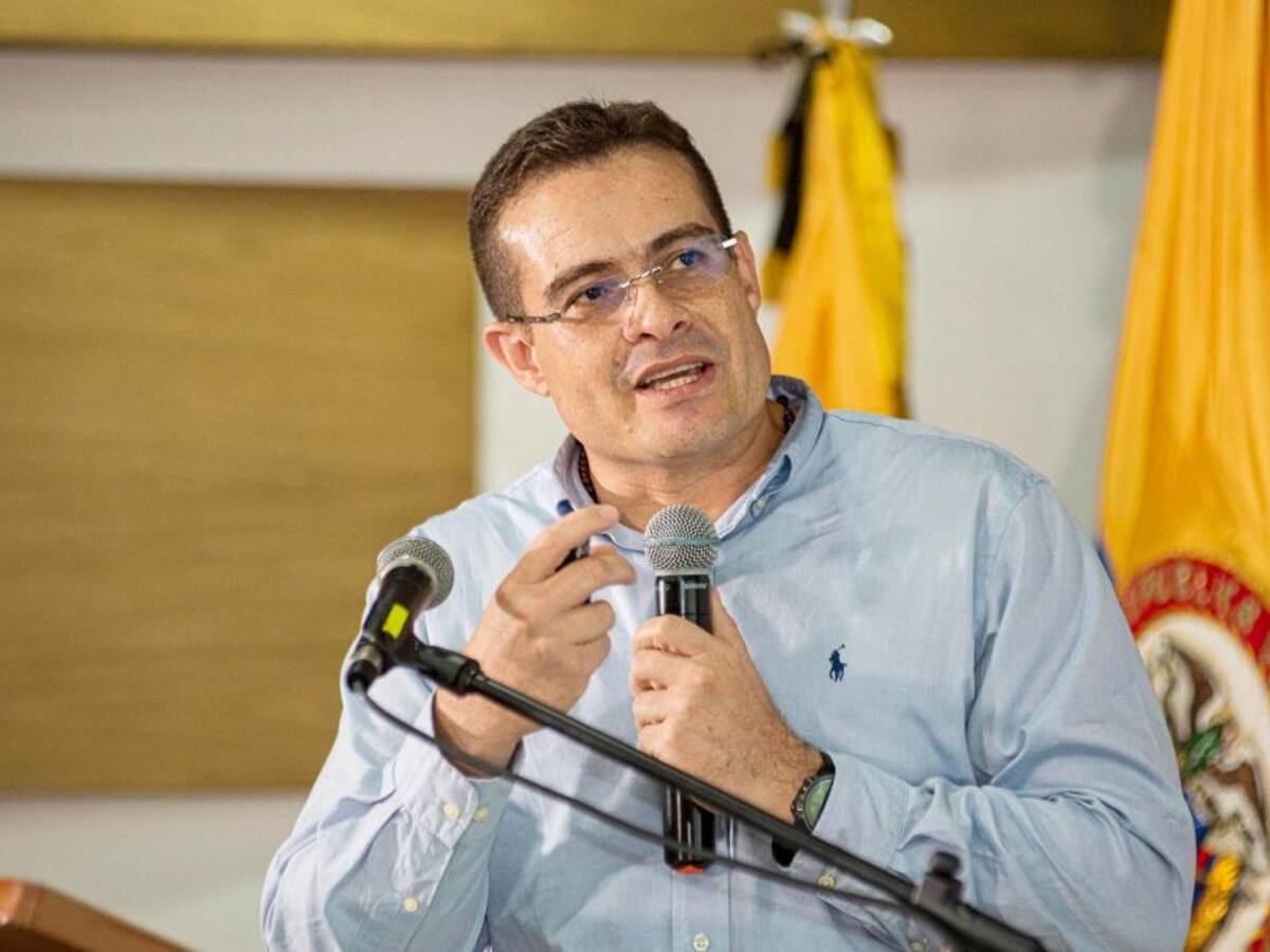 Prueba: consejero presidencial, Álvaro González, sí salió del ICBF por presunta corrupción