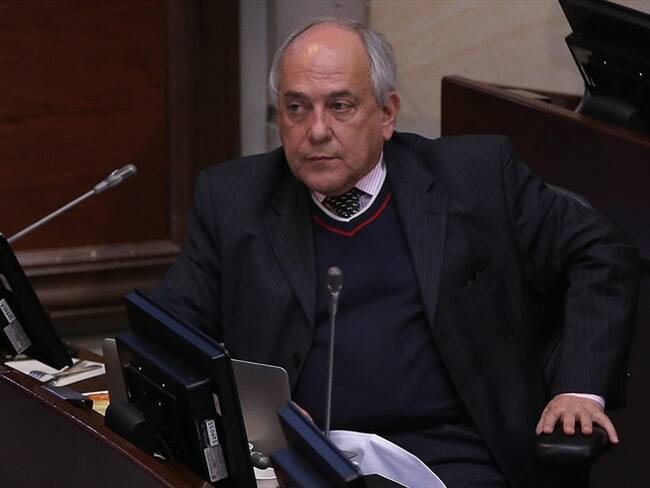 No tengo nada que ver con el señor Areiza: senador José Obdulio Gaviria