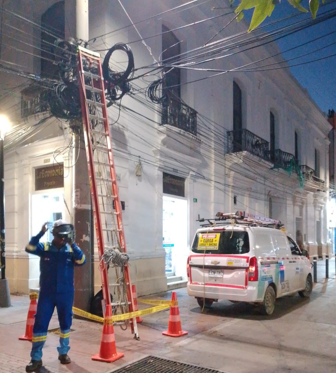 Detectan conexiones eléctricas ilegales en el centro y sector de San Andresito en Santa Marta/ Air-e