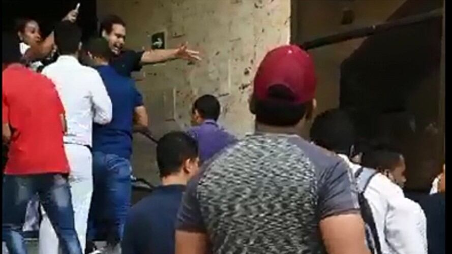 [Video] Disturbios en la Universidad del Atlántico y en la Metropolitana de Barranquilla. Foto: La Wcon Julio Sánchez Cristo