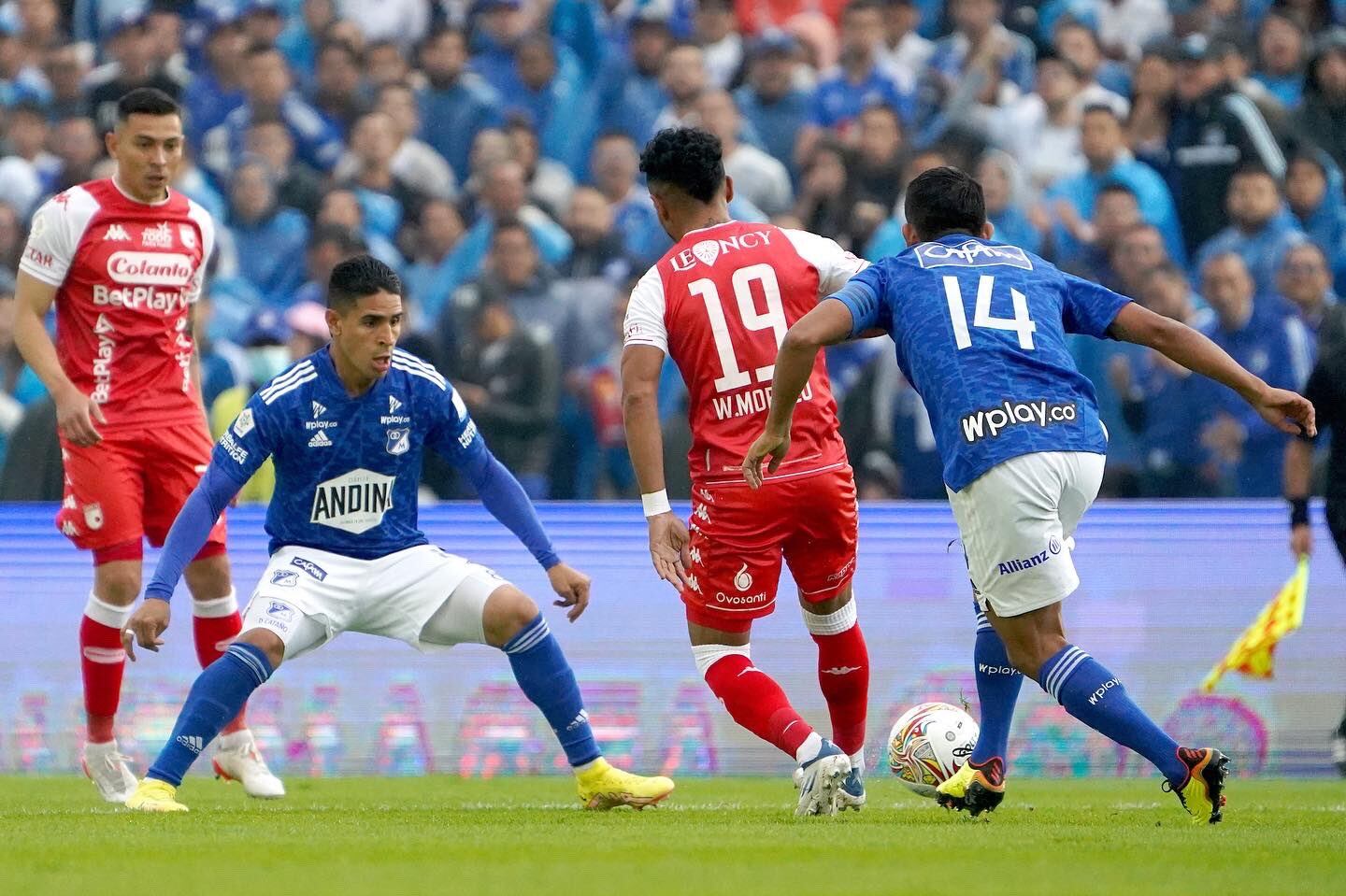 Daniel Cataño y David Macalister Silva (Millonarios). Harold Rivera y Wilson Morelo (Santa Fe). Millonarios vs Santa Fe fecha 1 cuadrangulares 2022-ll. Foto: Dimayor