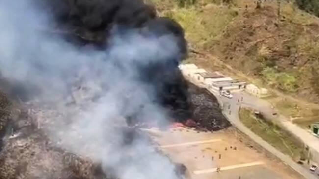 Incendio en el Batallón Pedro Nel Ospina de Bello, Antioquia. Foto: cortesía Denuncias Antioquia.