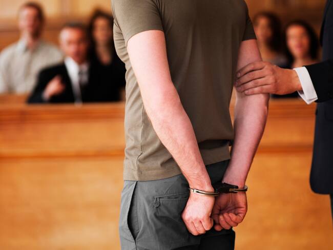 Referencia de hombre acusado. Foto: Getty Images.