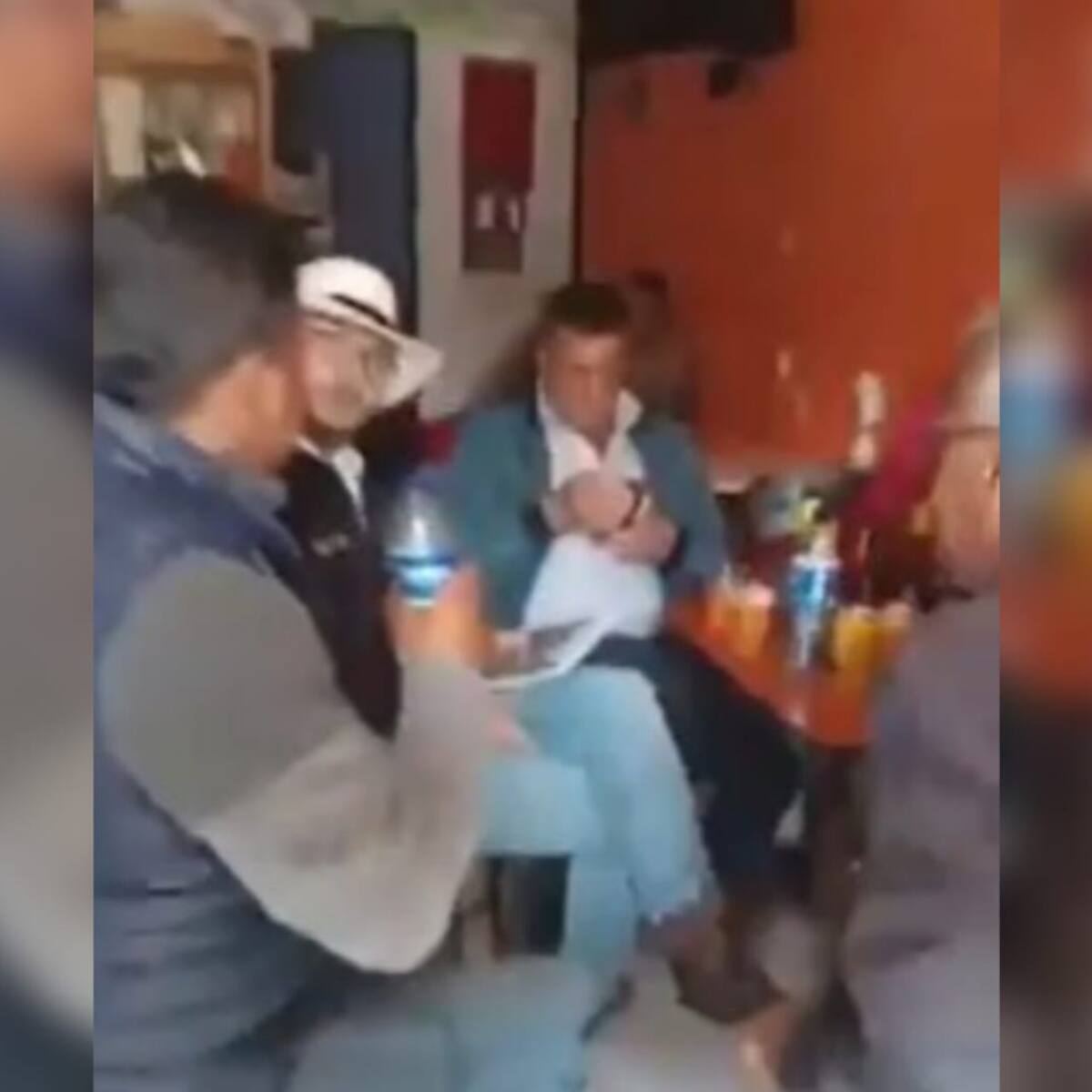 Concejales de La Calera fueron descubiertos en un bar: abandonaron una sesión importante