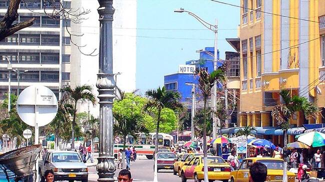 Vecinos avisaron a la Policía Metropolitana quien impuso el respectivo comparendo al no acatar las medidas sanitarias de seguridad. Foto: Colprensa