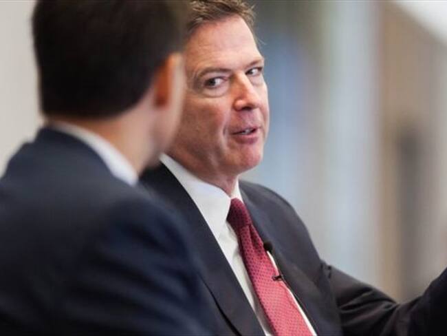 James Comey dice que todo el mundo debería preocuparse por su propia seguridad y tapar la cámara de su laptop.. Foto: BBC Mundo