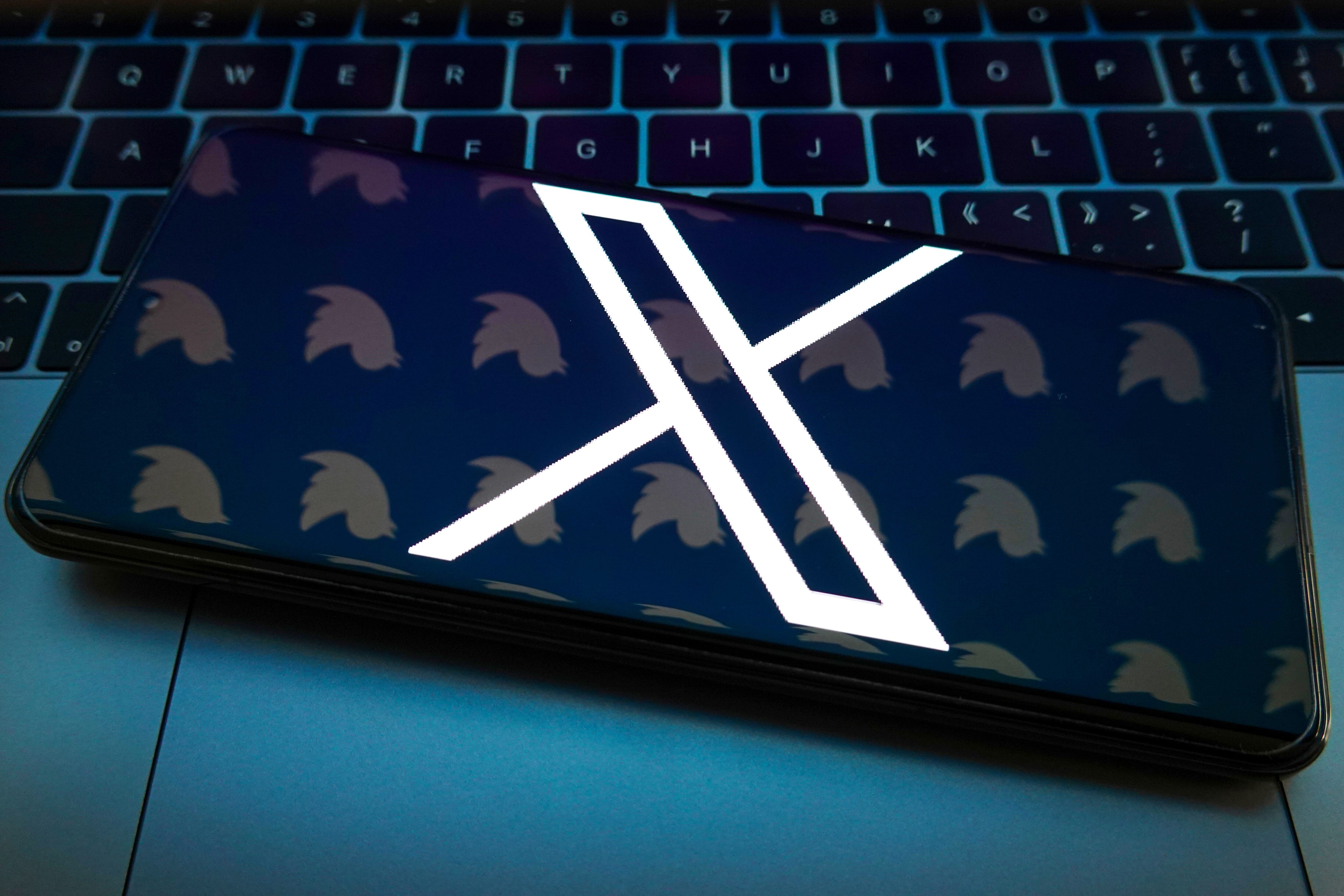 Ilustración del nuevo logo de la plataforma X, previamente conocida como Twitter.
(Foto:   Sheldon Cooper/SOPA Images/LightRocket via Getty Images)