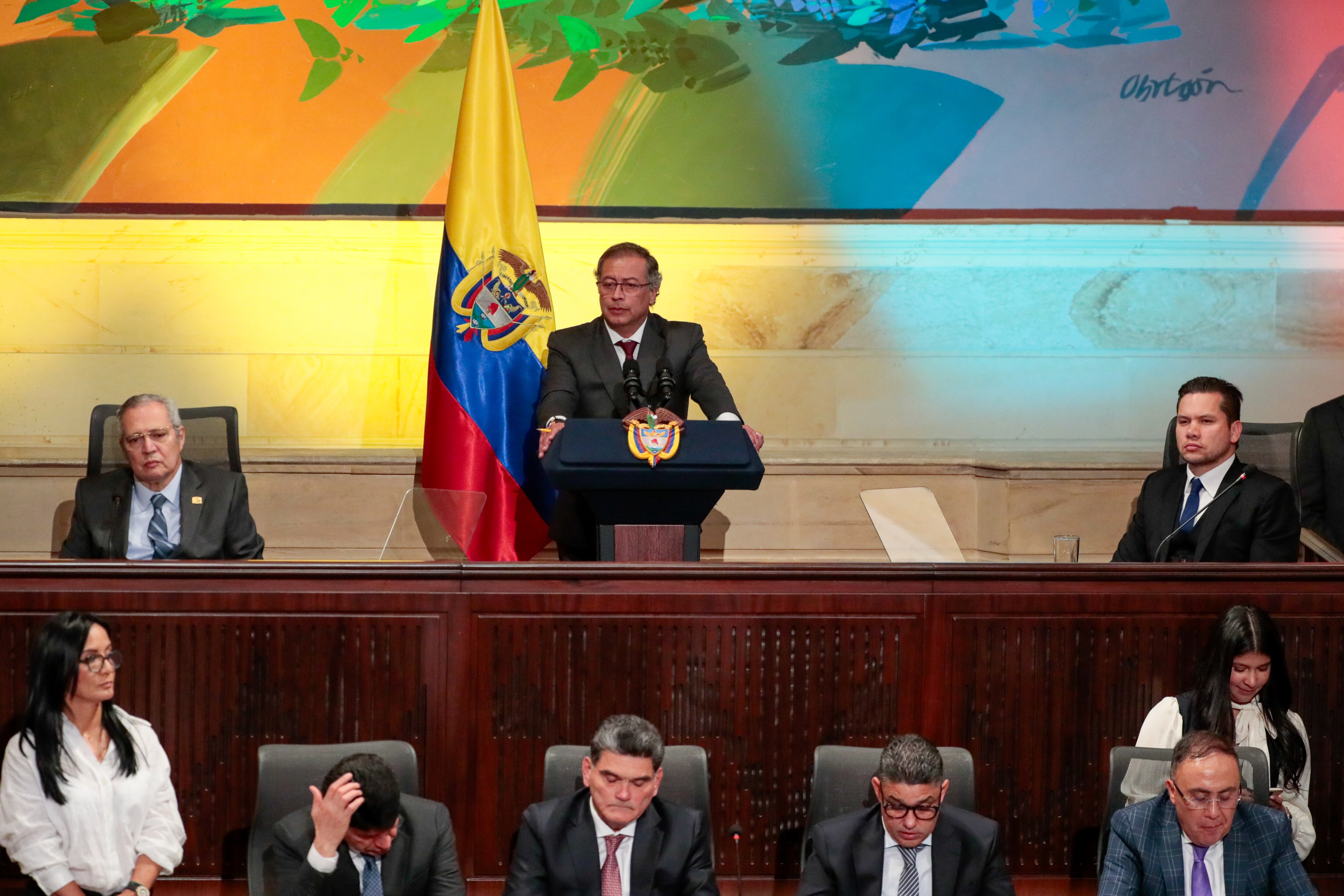 El presidente de Colombia, Gustavo Petro, hace su intervención durante la instalación de las sesiones ordinarias del Congreso. EFE/Carlos Ortega