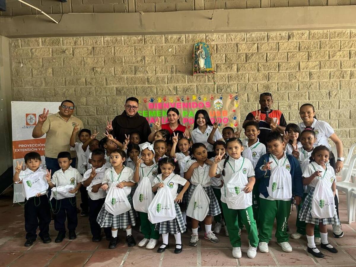 Cemento País y la Universidad de San Buenaventura se unen en una sola causa: entregar kits escolares