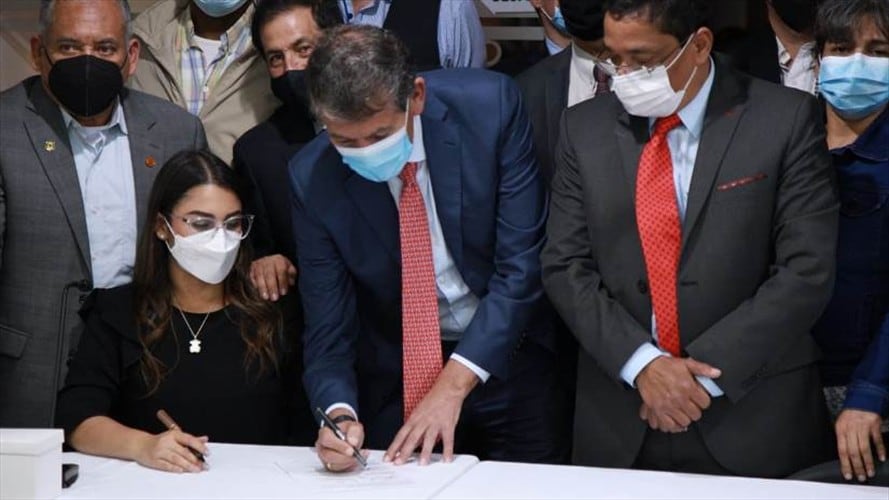 El incremento aplica para servidores públicos de las tres ramas del Estado,. Foto: Getty Images