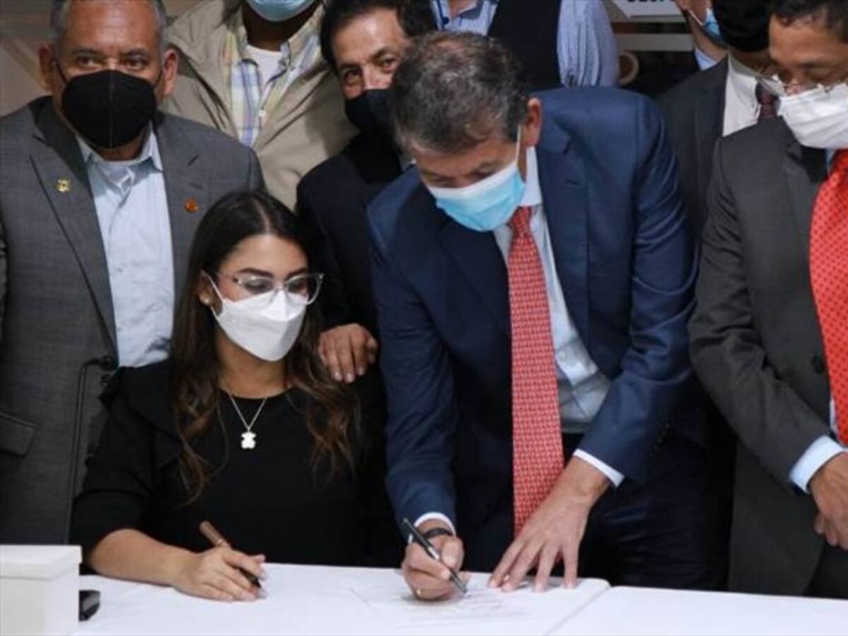 Gobierno expide decretos que regulan incremento salarial de funcionarios públicos