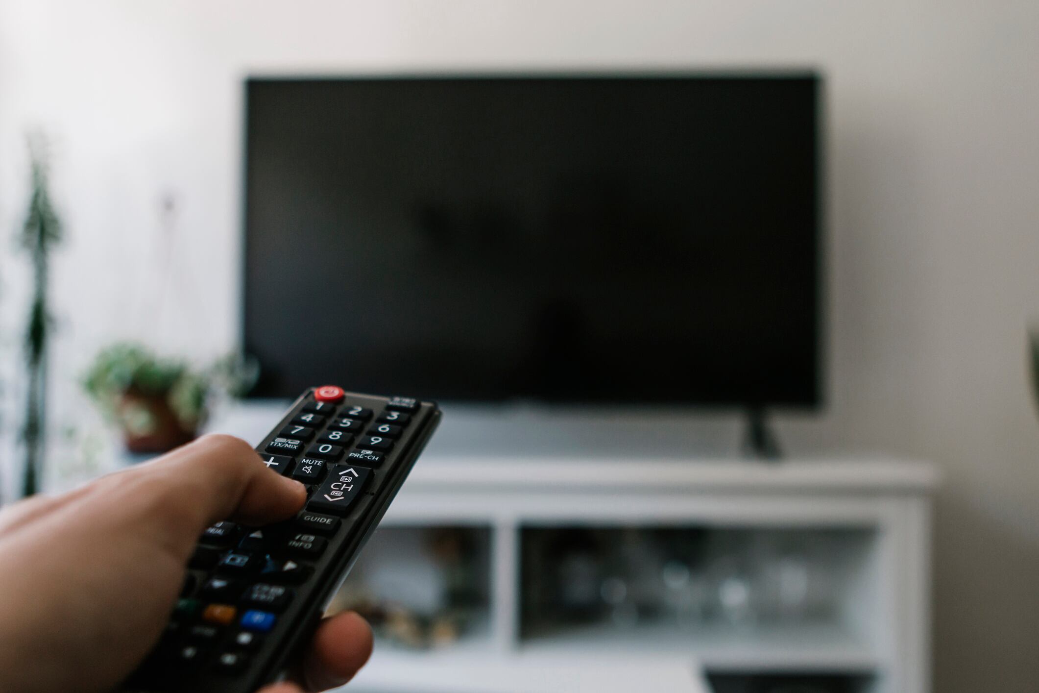 Referencia de control de televisión. Foto: Getty Images.