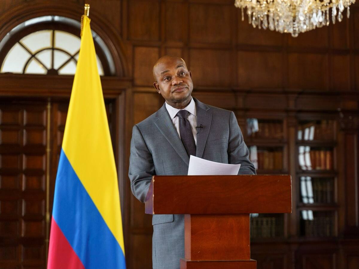 “Salazar no tenía competencia”: canciller (e) sobre licitación de pasaportes