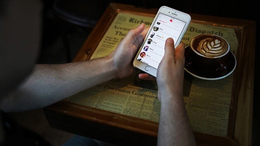 Hombre que estafó más de 2 millones de dólares con apps de citas fue detenido. Foto: Getty Images