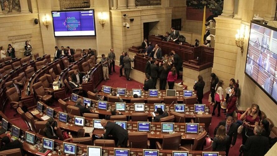 Congreso aprueba en último debate canasta de servicios gratuitos para clientes de bancos. Foto: Colprensa