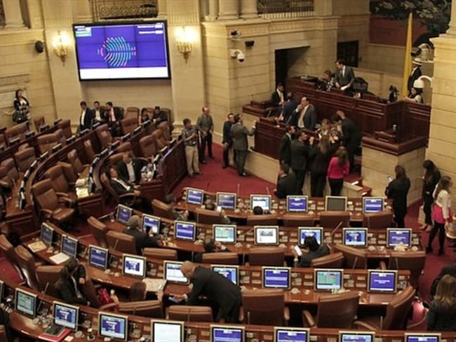 Congreso aprueba en último debate canasta de servicios gratuitos para clientes de bancos. Foto: Colprensa