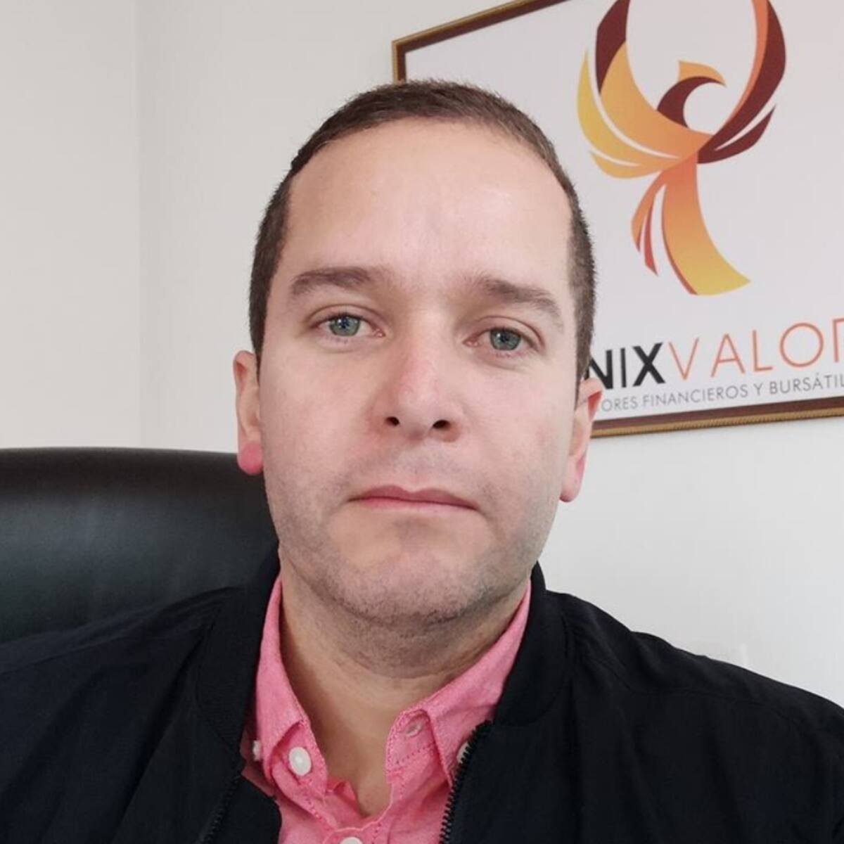 Cancelan el registro como agente del mercado de valores a Orlando Santiago, de Fénix Valor