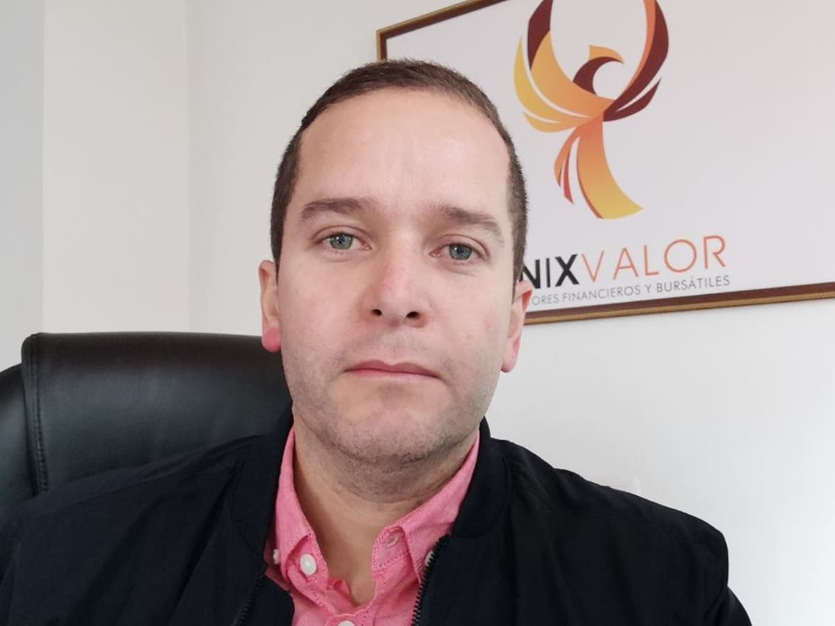 Cancelan el registro como agente del mercado de valores a Orlando Santiago, de Fénix Valor