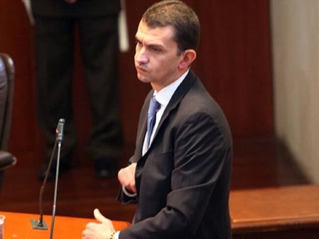 Emilio Tapia denuncia ante la Fiscalía a la exministra de las TIC Karen Abudinen