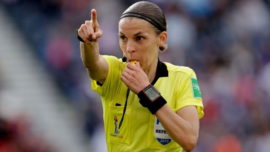 Frappart es una pionera en Francia. Primera mujer en dirigir partidos masculinos en Ligue 2, se unirá a la élite la próxima temporada, en Ligue 1. Foto: Getty Images