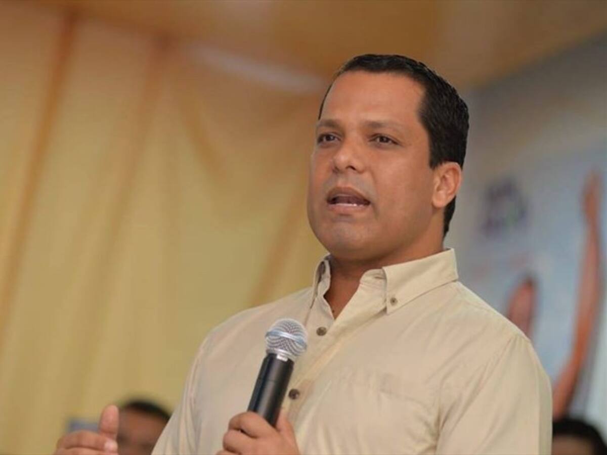 Gobierno suspende a gobernador del Cesar y encarga a Wilson Andrés Solano