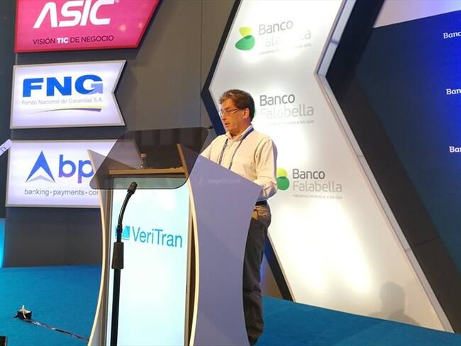 Alberto Carrasquilla señaló que se tiene previsto gravar toda la Canasta Familiar en Colombia. Foto: Antonio Canchila (W Radio)