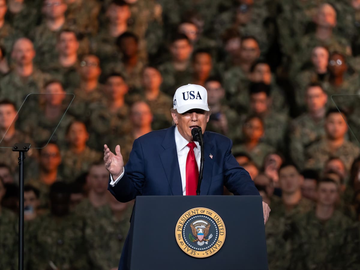 Trump sugiere disparar a quienes filtran información clasificada en Estados Unidos