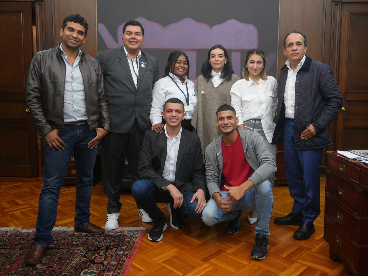 Gobierno traza compromisos para el beneficio de los jóvenes en el país