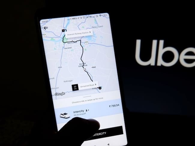 La empresa indica que Uber no ha cumplido la orden de suspender el servicio de transporte. . Foto: Getty Images