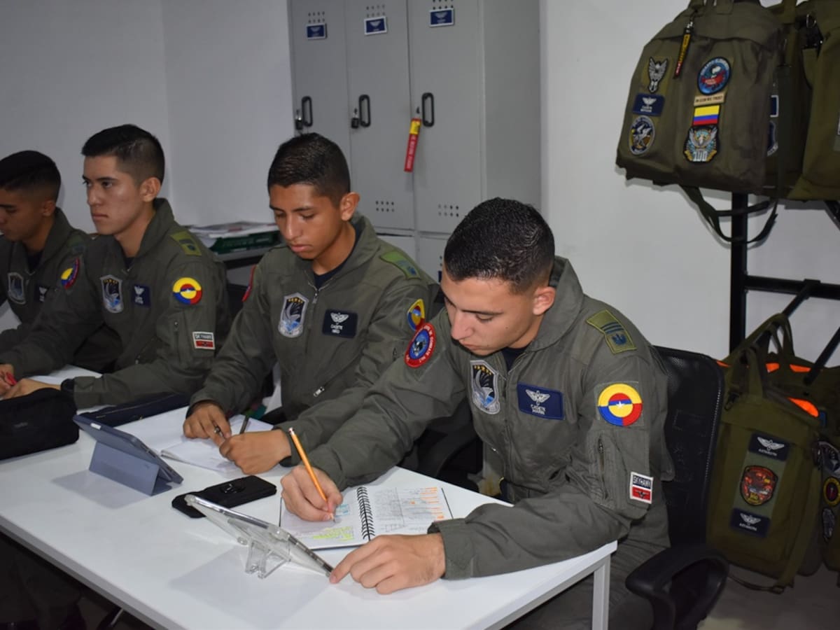 La ESIAF es referente en la formación de pilotos militares para Colombia y la región