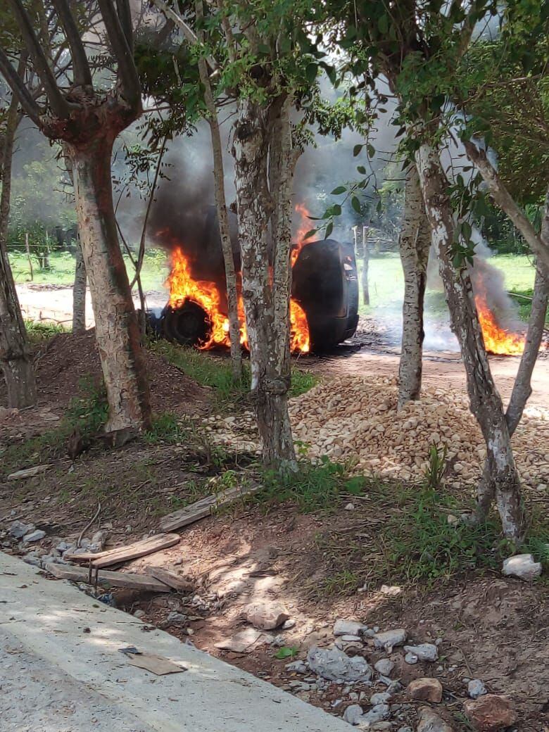 Quema de maquinaria en zona rural de Chinú, Córdoba. Foto: cortesía Alcaldía de Chinú.
