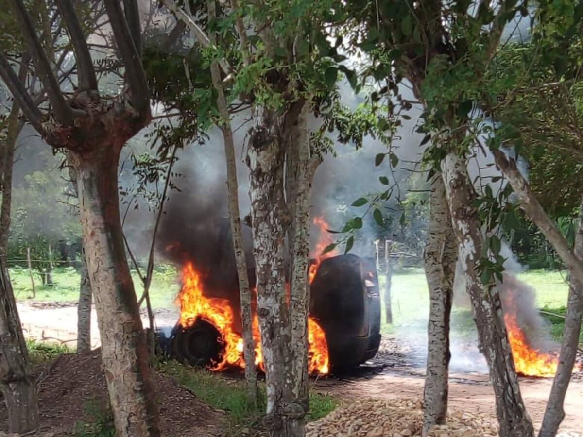 Estamos cercados por el Clan del Golfo: alcalde de Chinú tras quema de maquinaria