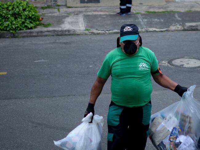 Blanco, verde y negro es el código de colores para la separación de residuos. Foto: Getty Images