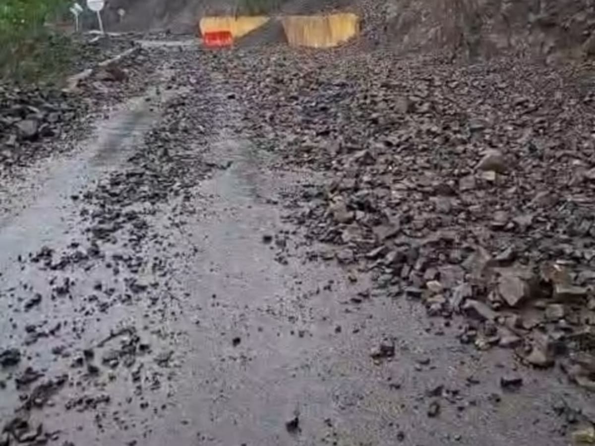 Derrumbes restringen el paso en las vías Buga-Buenaventura y Cali-Loboguerrero