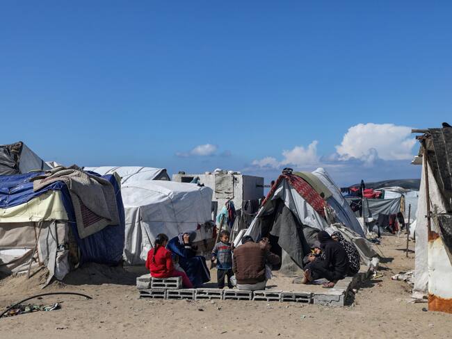 Campamento de palestinos refugiados al sur de la Franja de Gaza. Foto: EFE/EPA/MOHAMMED SABER