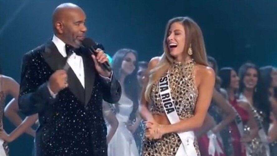 El chiste incómodo que le hizo Miss Costa Rica a Steve Harvey. Foto: Captura de Youtube