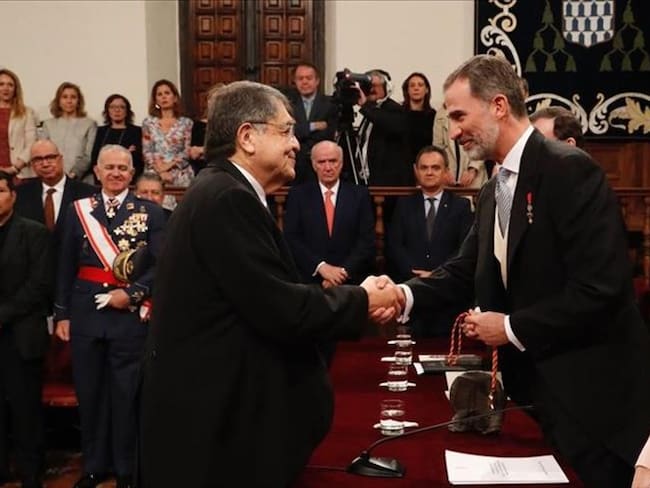 El rey de España, Felipe VI, le entregó el Premio Cervantes de literatura al escritor nicaragüense, Sergio Ramírez. Foto: Casa Real de España