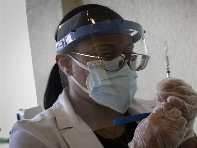 En las últimas horas, Colombia ha aplicado 187.648 vacunas contra el COVID-19, para un total de 8.613.236 dosis. Foto: Getty Images / EVA MARIE UZCATEGUI TRINKL