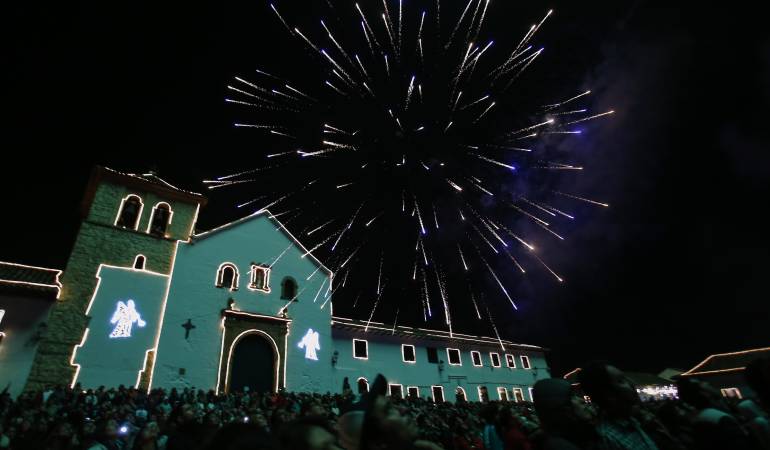 La Plaza principal del municipio de Villa de Leyva se engalanará con el mejor show de luces este fin de semana. En escena estarán más de 500 drones brindando un gran espectáculo.