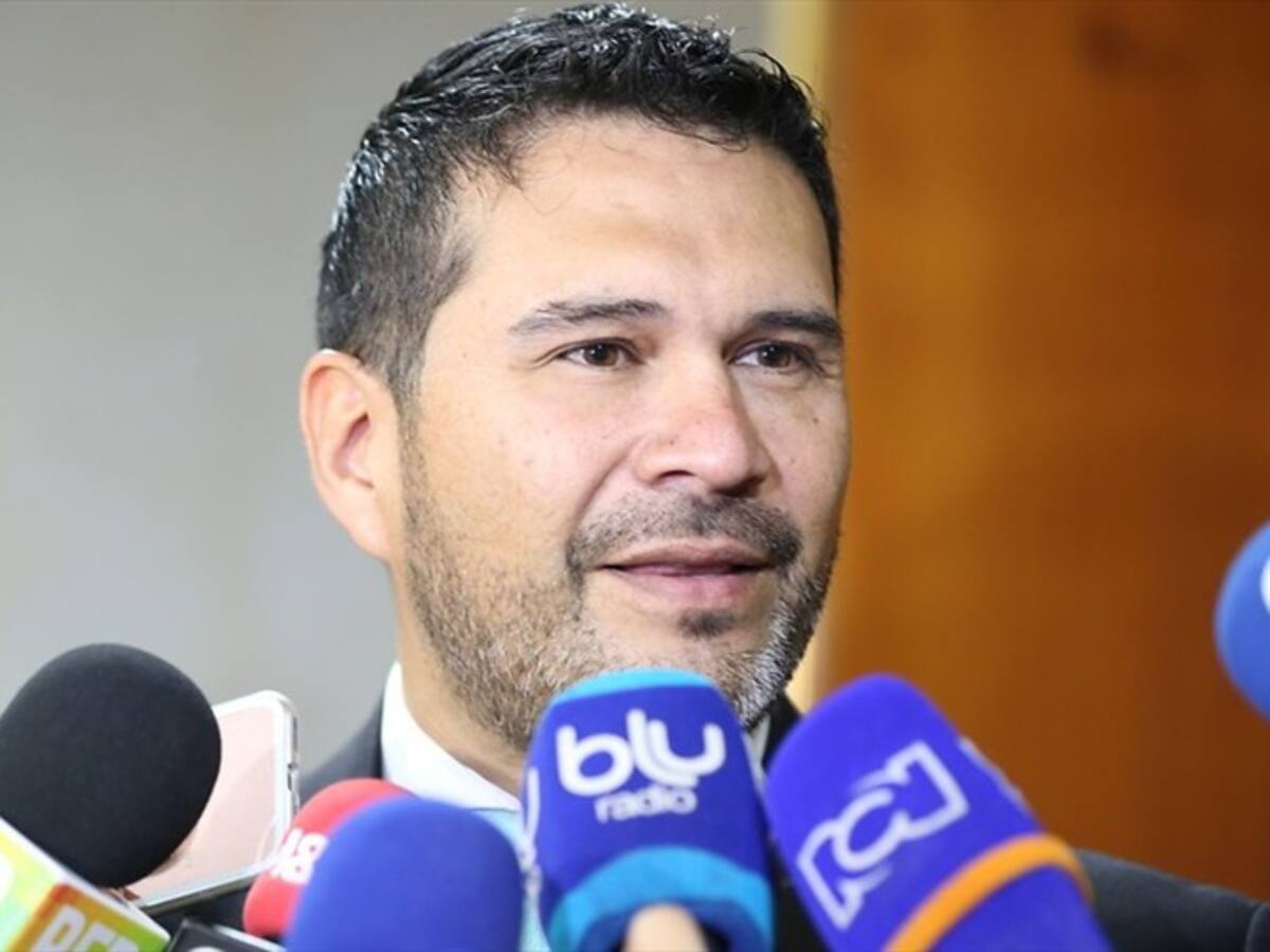 Hollman Ibáñez reclama asiento en el CNE y se posesiona en notaría