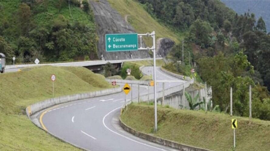 Habitantes de los santanderes rechazan instalación de peajes en la vía Cúcuta-Bucaramanga. Foto: Colprensa