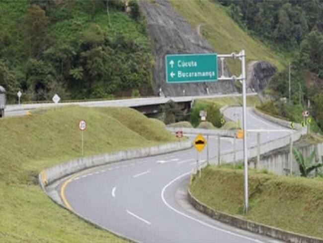 Habitantes de los santanderes rechazan instalación de peajes en la vía Cúcuta-Bucaramanga. Foto: Colprensa