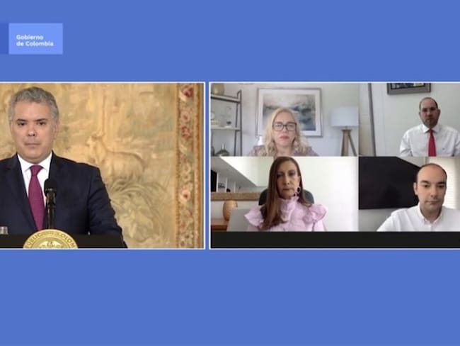 El presidente Iván Duque le hizo un reconocimiento al presidente del Congreso, Lidio García, por su gestión en estos tiempos de pandemia. Foto: Presidencia de la República