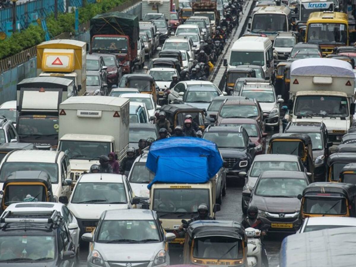 ¿En qué beneficia al cambio climático restringir el uso de vehículos?
