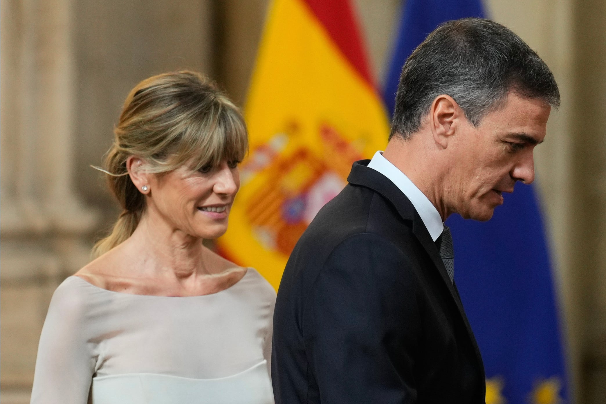 Presidente del Gobierno, Pedro Sánchez (d), junto a su esposa Begoña Gómez (i). Foto: EFE.