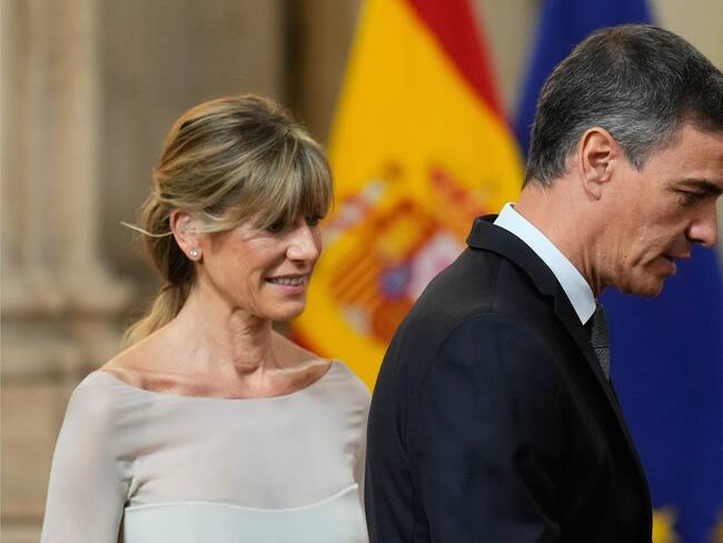 Presidente del Gobierno, Pedro Sánchez (d), junto a su esposa Begoña Gómez (i). Foto: EFE.